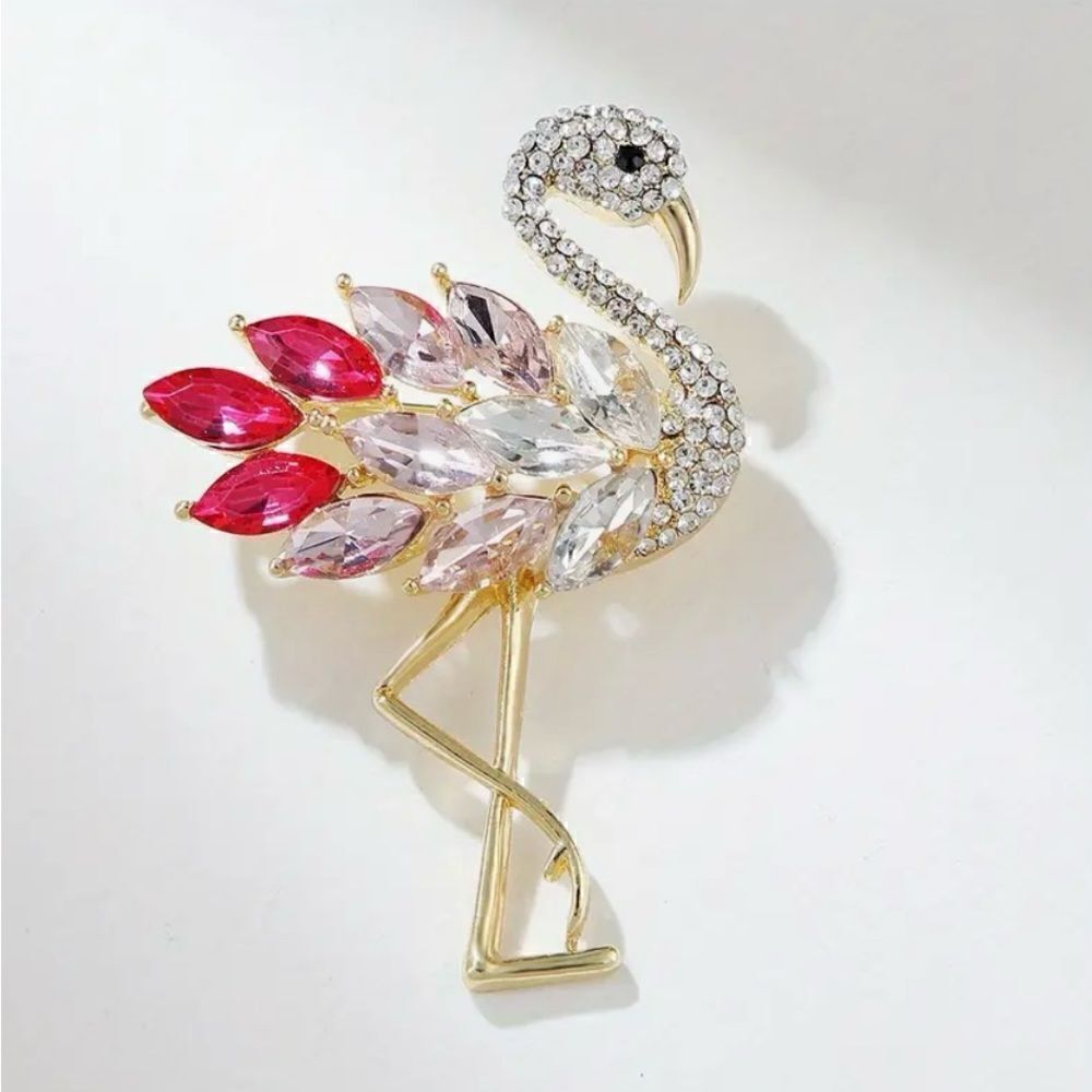 𩷠Betsey Johnson stunningâ&âsparklingâflamingoâbroochâ𩷠- Picture 7 of 7